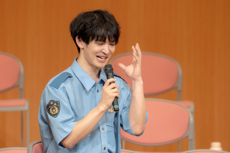 交通安全対談中の松村圭祐医師02