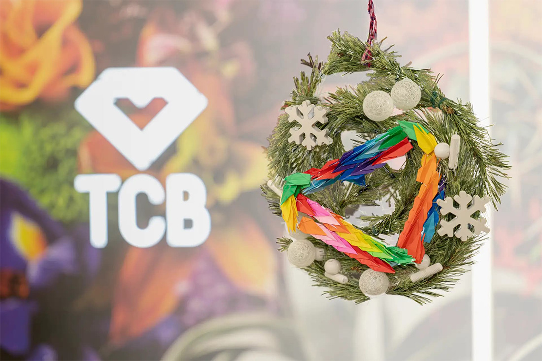 【平和への想いをつなぐ】TCBが「平和の折り鶴クリスマスリース作りコンテスト」に13作品を出品