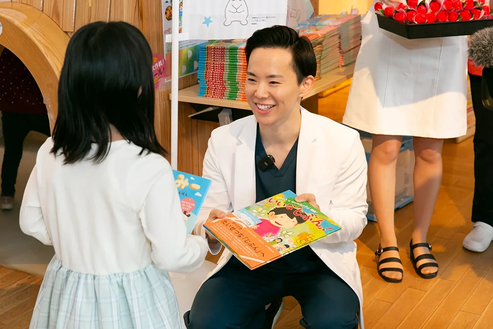 【TCBが新潟市の子育てを応援！】こどもの日に絵本とソープフラワーを無料配布