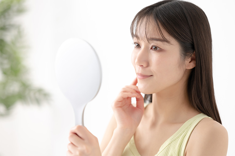 ほくろは自分で取れる？自分で除去するリスクや医療機関での除去方法について解説