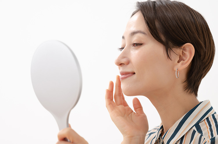 ほくろが自然に消えた？消えたと感じる理由や正しい除去方法について解説
