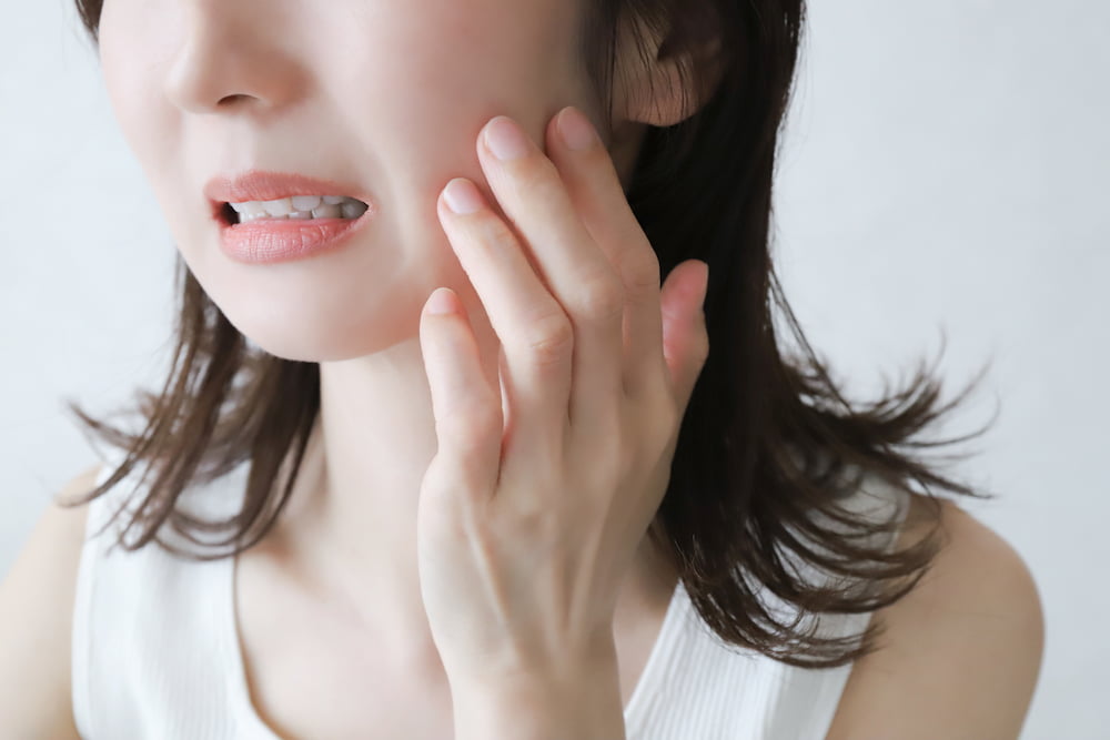 マリオネットラインは若い人にもできる？原因や治療方法を解説