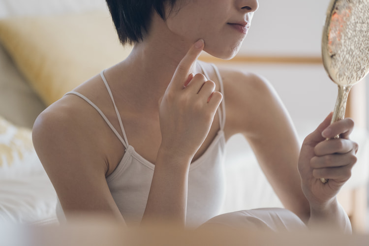 エラ張りがひどい原因は？放置によって起こるトラブルや治療法を紹介